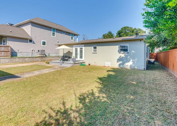Holiday home 1 Mi To Dtwn: W/ Furnished Patio In