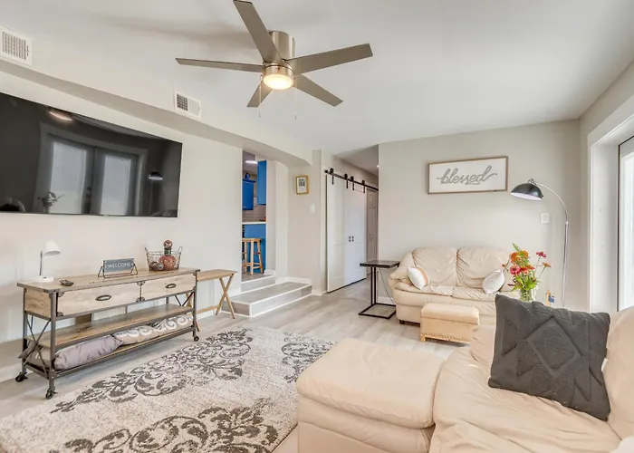 1 Mi To Dtwn: W/ Furnished Patio In Holiday home Pensacola