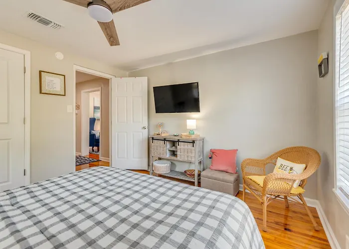 1 Mi To Dtwn: W/ Furnished Patio In *