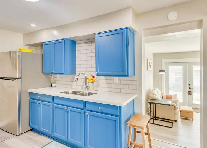 1 Mi To Dtwn: W/ Furnished Patio In *
