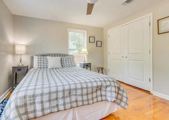 1 Mi To Dtwn: W/ Furnished Patio In Pensacola