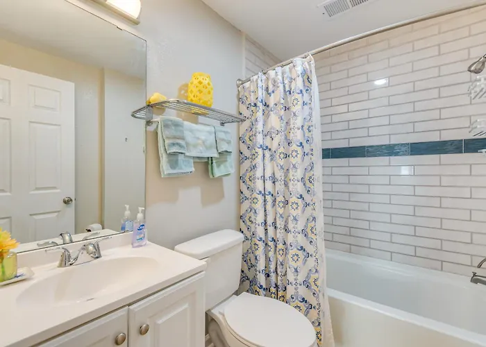 1 Mi To Dtwn: W/ Furnished Patio In *
