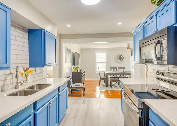 1 Mi To Dtwn: W/ Furnished Patio In * Pensacola