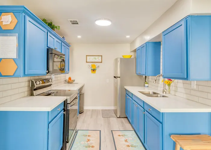 1 Mi To Dtwn: W/ Furnished Patio In