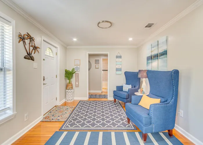 1 Mi To Dtwn: W/ Furnished Patio In * Pensacola